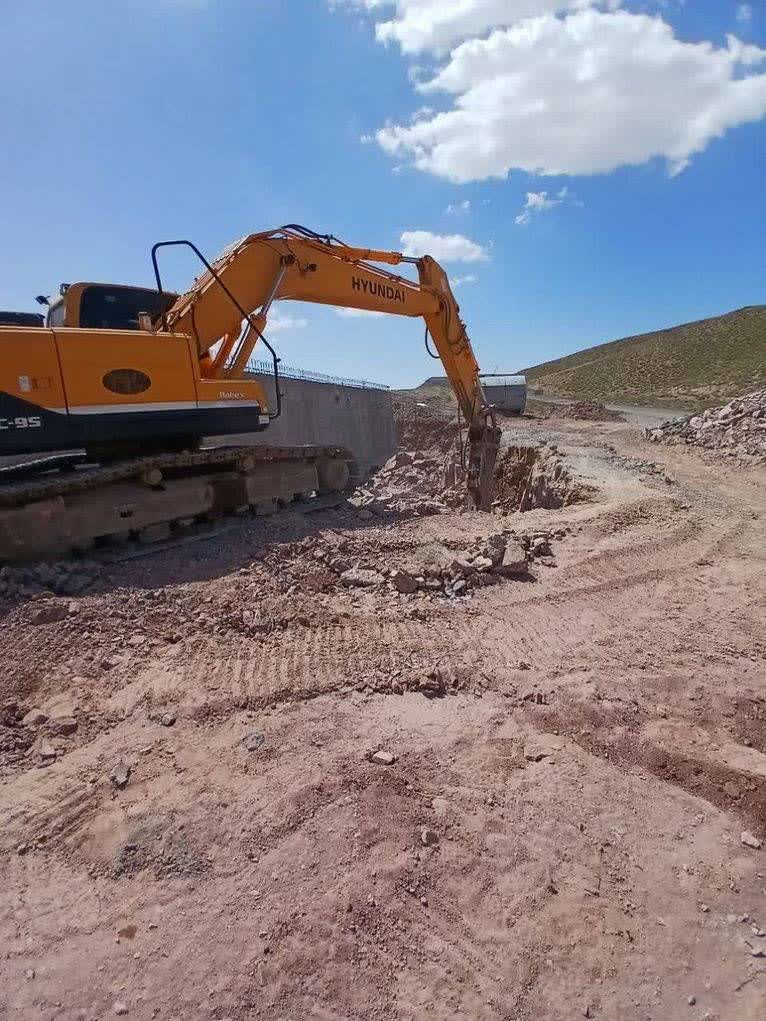 اجرای ۸۹ کیلومتر خط انتقال و شبکه توزیع آب در ۱۹ روستای فریدونشهر