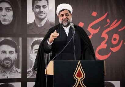 الماس وجود ملت ایران در زیر فشارهای دشمن درخشانتر شد