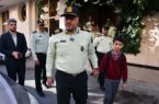 همراهی فرزند شهید مهرابی با فرمانده انتظامی استان اصفهان در آغاز سال تحصیل