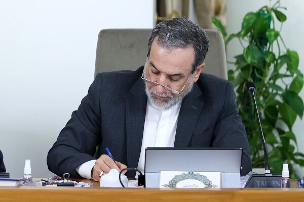 واکنش وزیر خارجه به خبر دروغین اخراج دیپلمات‌های ایرانی