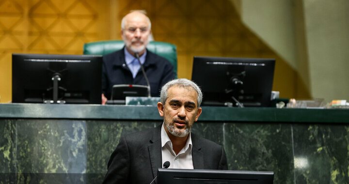 وزیر اقتصاد از مجلس کارت زرد گرفت